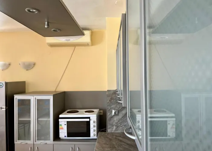 Private One-bedroom With Balcony In By Flat Mаnаger Апартамент Созопол