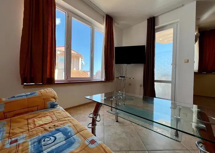 Private One-bedroom With Balcony In By Flat Mаnаger Апартамент Созопол