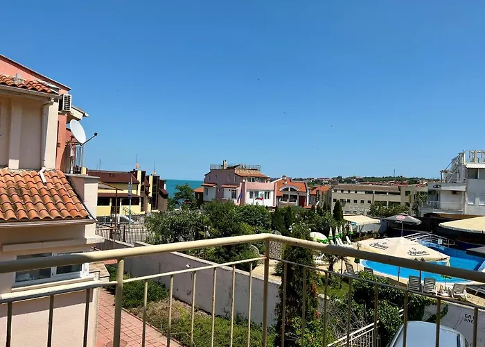 Апартамент Private One-bedroom With Balcony In By Flat Mаnаger