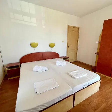 Private One-bedroom With Balcony In By Flat Mаnаger Lägenhet Sozopol