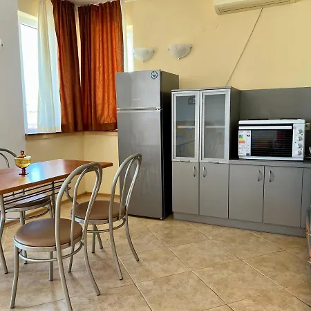 Lägenhet Private One-bedroom With Balcony In By Flat Mаnаger